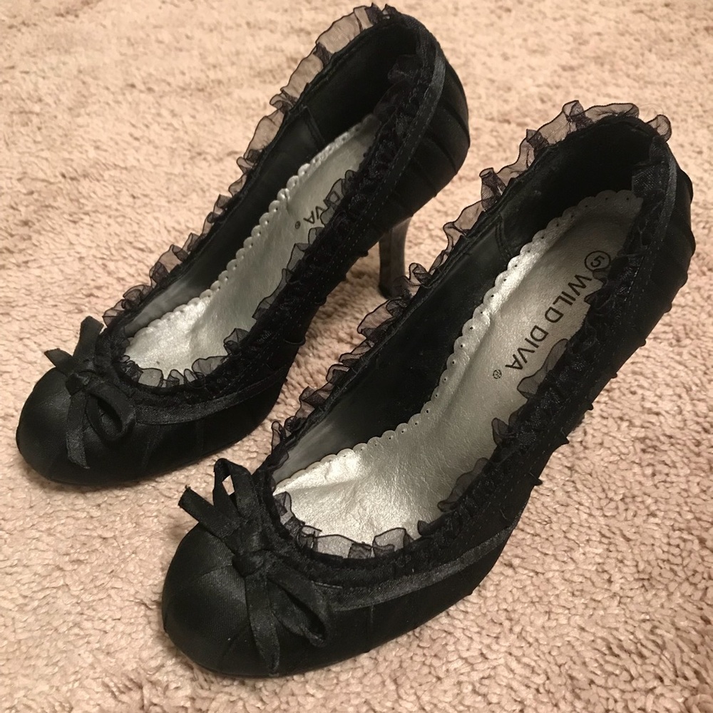 Wild Diva Black Size 5 Ruffled Dress Heels